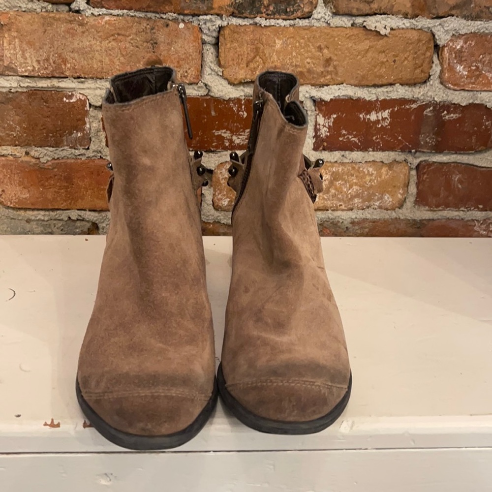 Donald J Pliner distressed tan booties size 7M